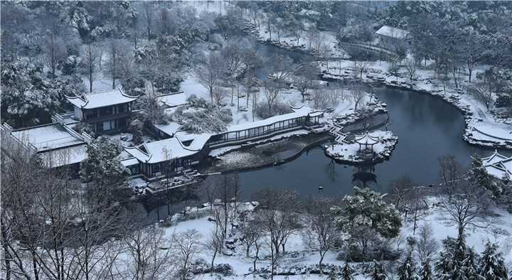 +郭保良-13俯瞰雪后園林勝境——2018-01-28——雪后的理工后花園，站在高樓俯瞰，古典園林的氣質(zhì)瞬間頓顯.jpg