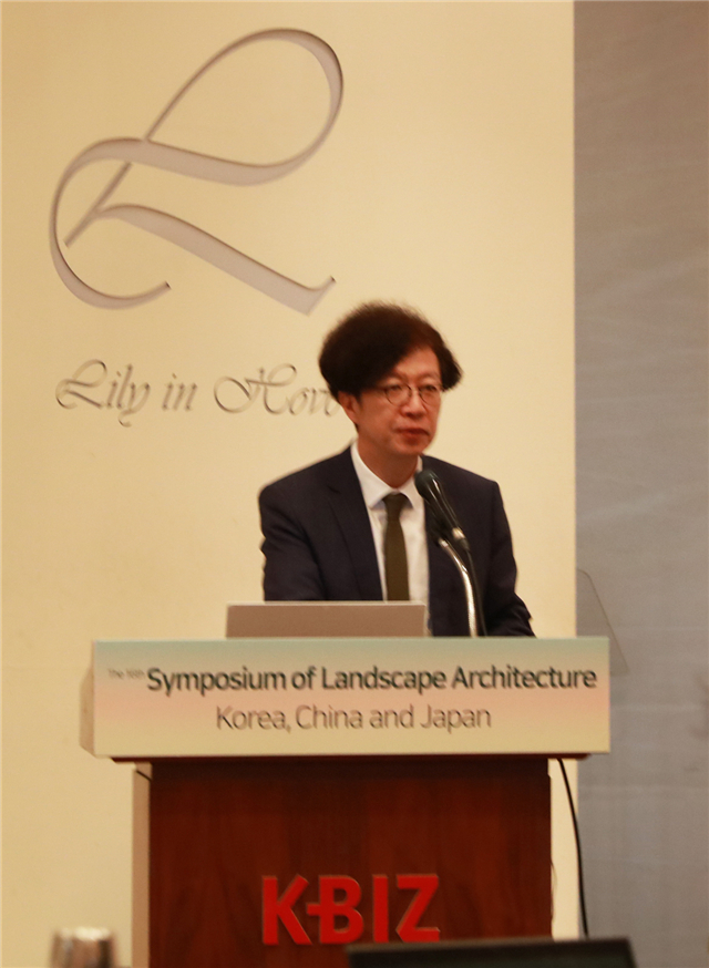 01.本次研討會(huì)主席，Seoul National University教授Kyung Jin Zoh先生.JPG